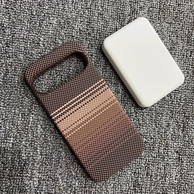 Mattierte Halbborder aus Kohlefaser und Kevlar für Google Pixel 10, 10 ProXL und 9 Pro mit MagSafe Magnetischer Kabellose Ladeabdeckung in Schwarz - Bild 1