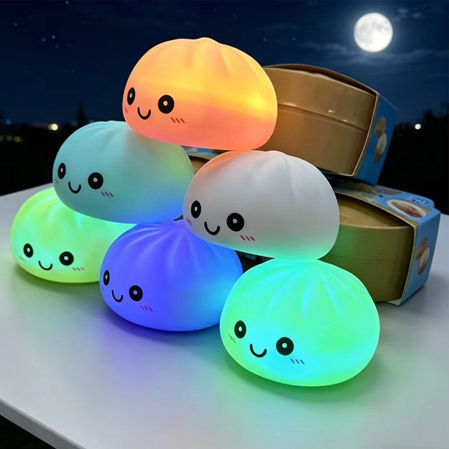 Bandai Dumpling Squishy Nachtlicht aus Silikon mit Farbwechsel in Multicolour als niedliche Raumdekoration - Bild 2
