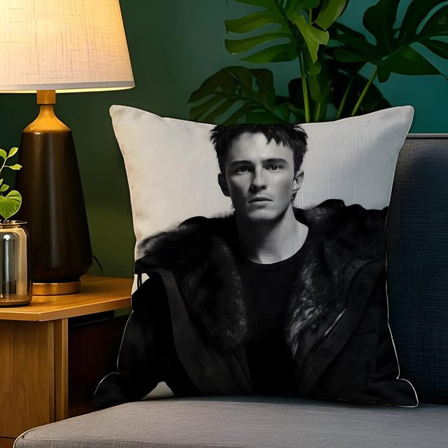 4er-Set Kissenbezüge mit Drew Starkey Motiv in Weiß, doppelseitig bedruckt, Leinen-Polyester-Mix, B/T/H: 45,72 x 45,72 x 0 cm - Bild 1