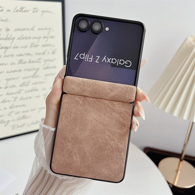 Samsung Galaxy Z Flip 7 Luxuriöse Lammleder-Handyhülle mit Scharnier-Schutz in Rot - Bild 1