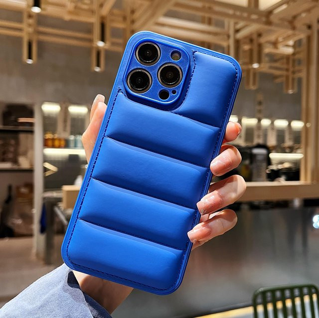 Silikon-Handyhülle im Daunenjacken-Muster für Apple iPhone 16 15 14 13 12 11 Pro Max Plus mit Kameraschutz in Blau - Bild 1