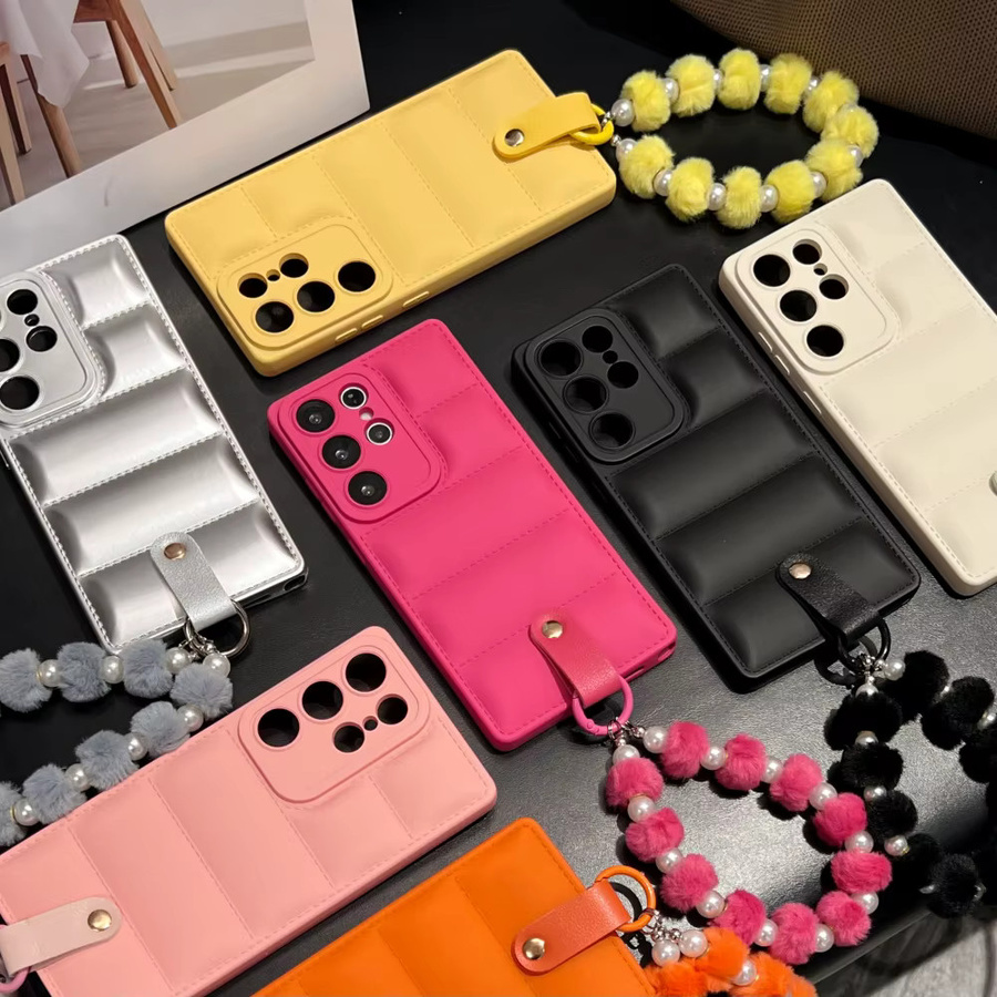 Samsung Handyhülle im Daunenjacken-Stil mit Plüsch-Perlen-Handschlaufe in Pink - Bild 2