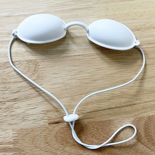 Laserschutzbrille leeyongin aus Silikon in Weiß für IPL Laser LED UV Photon Beauty Rotlichttherapie - Bild 1