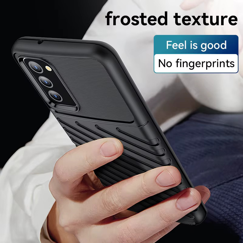 Stoßfeste Silikon Handyhülle für Samsung Galaxy A03s in Schwarz - Bild 3