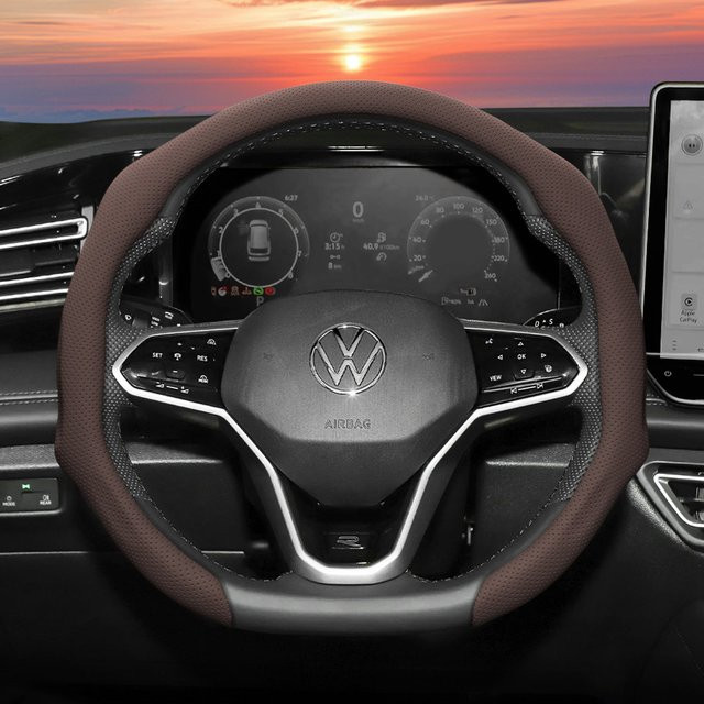 Hocasen Lenkradbezug aus perforiertem Leder für Volkswagen, rutschfest und atmungsaktiv, passend für Golf, Passat, Polo, Jetta, Tiguan, T-Roc, Atlas, Arteon, Id.4, Id.3 und Beetle - Bild 1
