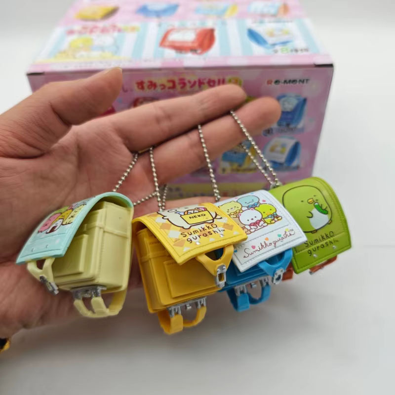RE-MENT Sumikko Gurashi Mini-Schultertaschen Blind Box mit Shirokuma, Tonkatsu und Neko als mehrfarbige Kunststoff-Miniatur-Figuren - Bild 2