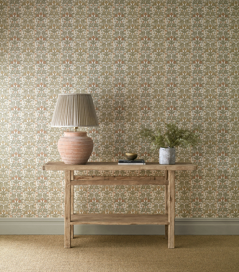 Morris & Co Tapete Oak & Blossom in Chestnut/Primrose mit Braun, Pink und Grün - Bild 1