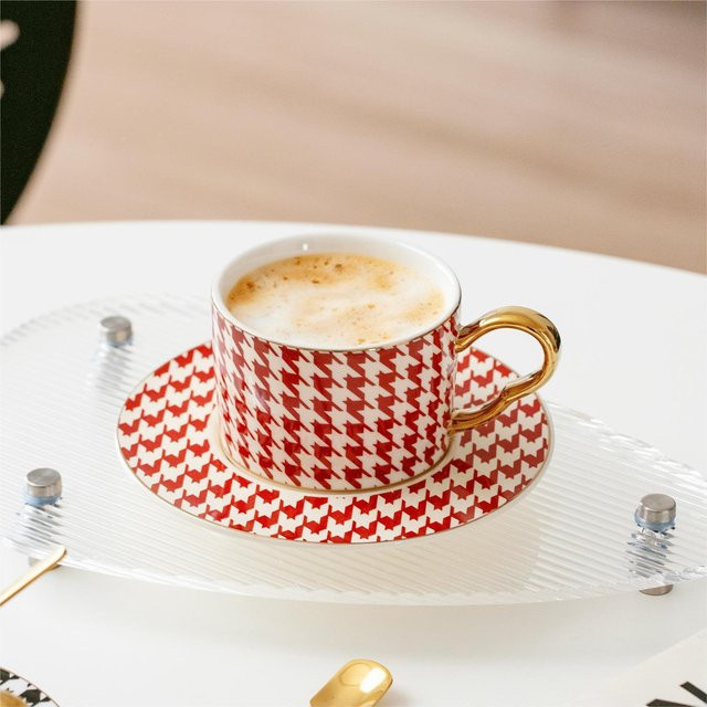Yiran Furniture Keramik-Teetasse mit Hahnentritt-Muster und Löffel, goldbemalte Kaffeetasse in Rot und Gold, 180 ml - Bild 1