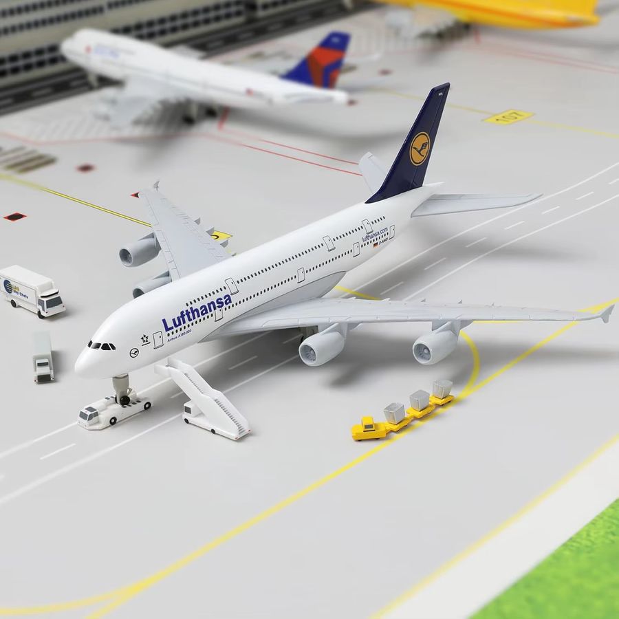 ZOCO Modellflugzeug Lufthansa A380 im Maßstab 1:300 aus Metalldruckguss, Länge: 20 cm - Bild 2