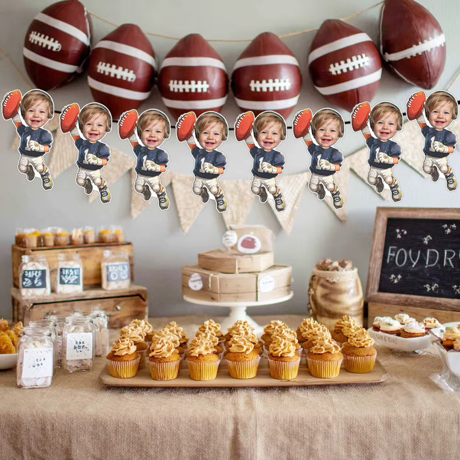 Cyuan Rugby Geburtstagsparty Dekoration Set in Mehrfarbig, bestehend aus Papierbanner, Geschenkaufklebern, Kuchendekoration und Strohhalm-Steckern - Bild 3