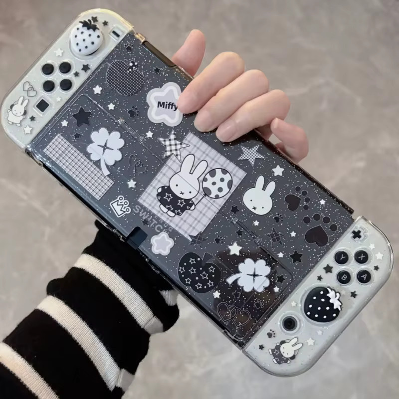 Miffy Co-Branded Nintendo Switch OLED und Switch Lite Schutzhülle mit Glitzer-Griffabdeckung in Transparent Schwarz Weiß - Bild 4