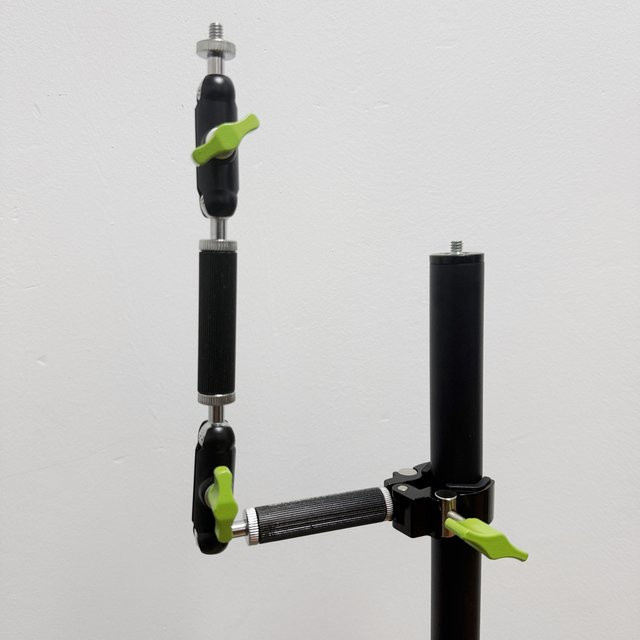 Universeller 360 Grad drehbarer Metallclip aus Aluminium als Halterung für DJI und GoPro Kameras, schwarze Fixierhalterung für Fahrradlenker und Motorrad - Bild 1