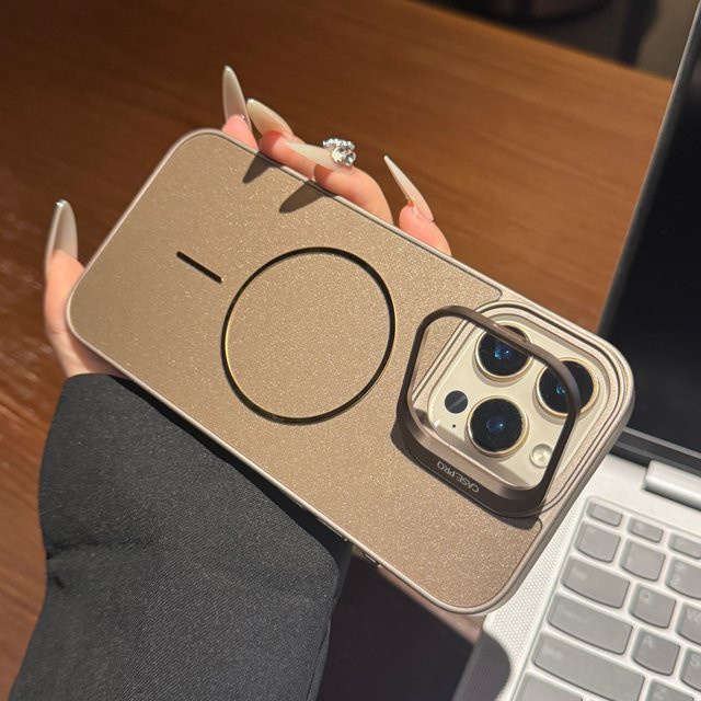 OLPAY Magnetische Glitzer Handyhülle mit Linsenständer für iPhone 11 bis iPhone 17 Pro Max, Farbe: Gold, MagSafe kompatibel - Bild 1