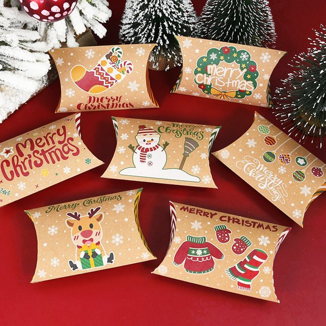 10er Set Weihnachtliche Kissenförmige Süßigkeitenboxen aus Kraftpapier mit Weihnachtsmann und Tannenbaum Motiv in Mehrfarbig für Kinder Geschenke und Dekoration - Bild 1