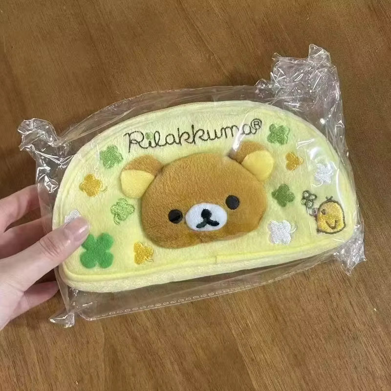 TAKARA TOMY Rilakkuma Plüsch Federmäppchen mit vierblättrigem Kleeblatt Design in Gelb - Bild 3