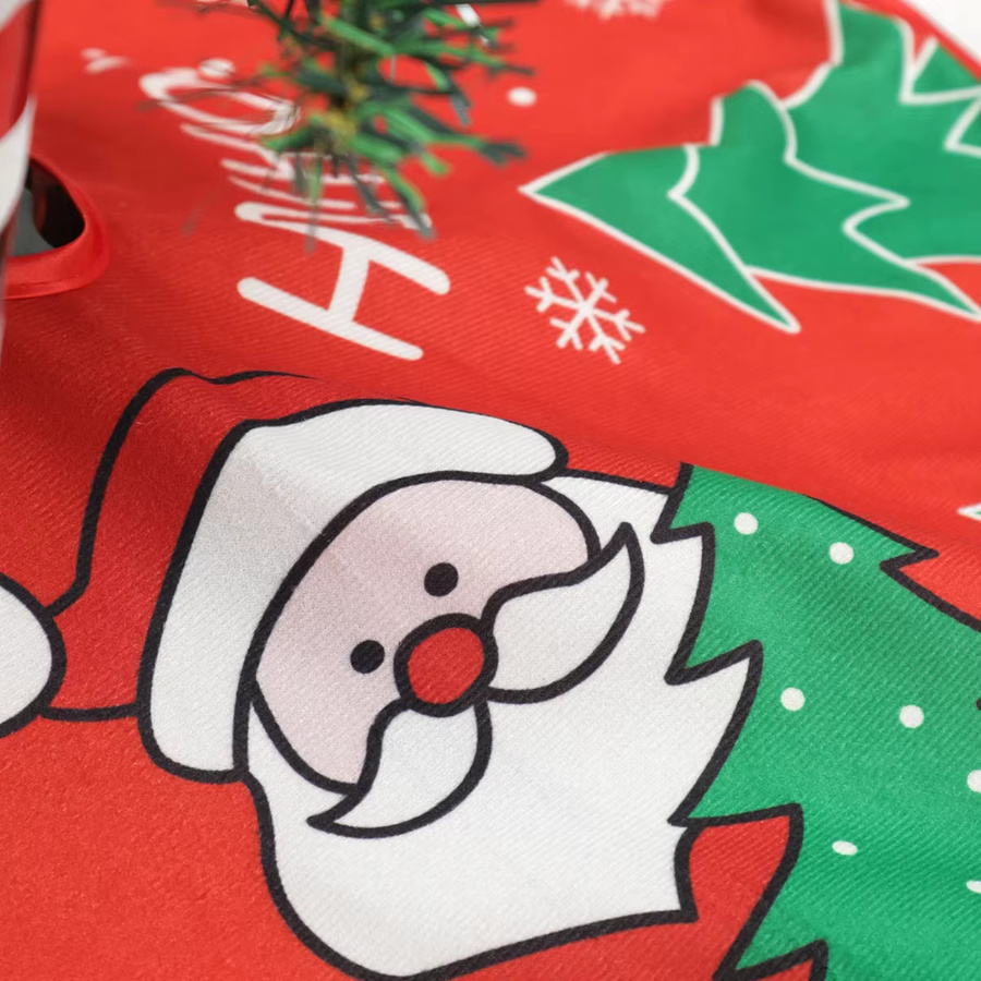 Exquisiter Weihnachtsbaumrock mit floralem Print in Rot zur Dekoration deines Weihnachtsbaums - Bild 3