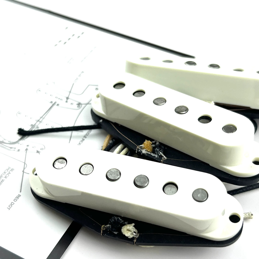 MENGJUE Strat-Style Tonabnehmer-Set im 1960er Jahre Vintage-Design mit Alnico 5 Single Coils für E-Gitarren, Farbe: Weiß - Bild 4