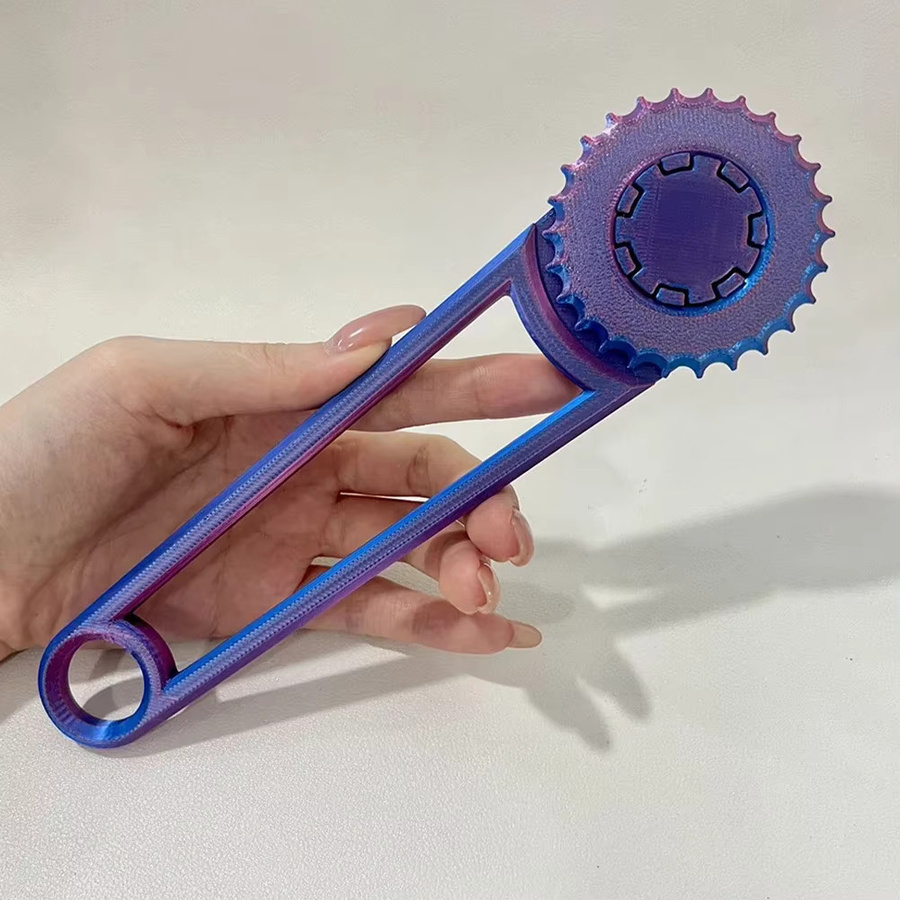 Manuelles Handlochwerkzeug aus Stahl und Kunststoff mit verstellbarer Rolle in Grau für DIY-Bastelarbeiten und Kartenmodifikationen - Bild 2