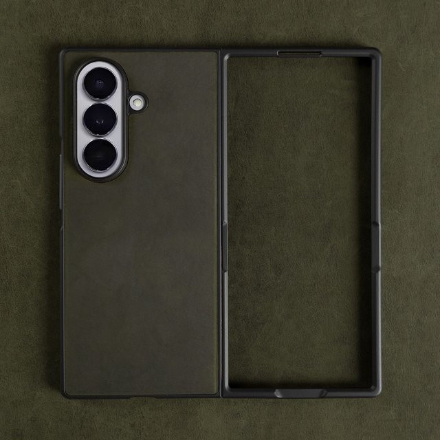 Handgefertigte Retro Handyhülle aus echtem Crazy Horse Leder für Samsung Galaxy Z Fold 7 und Z Fold 6 in Schwarz - Bild 1