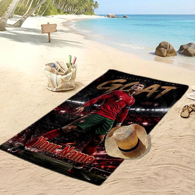 Personalisierbares Cristiano Ronaldo Handtuch mit Fußball-Logo und individuellem Namen, Saugfähiges Mikrofaser-Sporthandtuch von Jing Lousejgo002, B/H: 80 x 160 cm - Bild 1