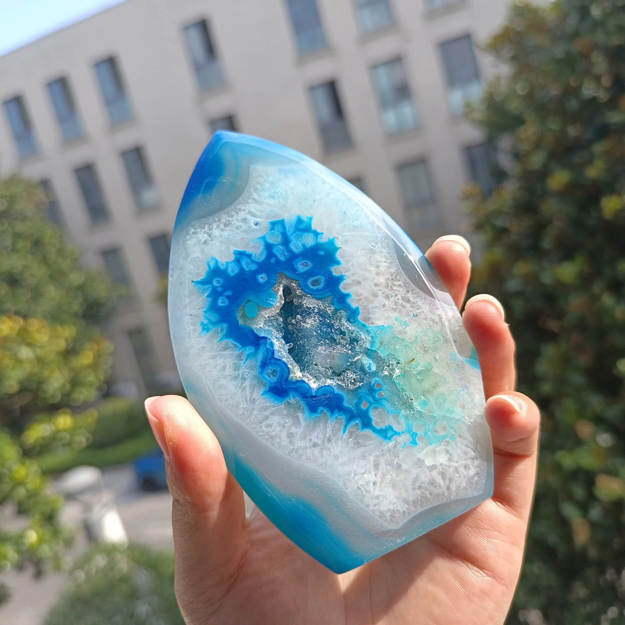 CrystalHola Bohemian Blue Agate Flames Geode Crystal – Handgeschnitzter Palmstone in Blau für DIY Home Decor und Schmuckherstellung - Bild 2