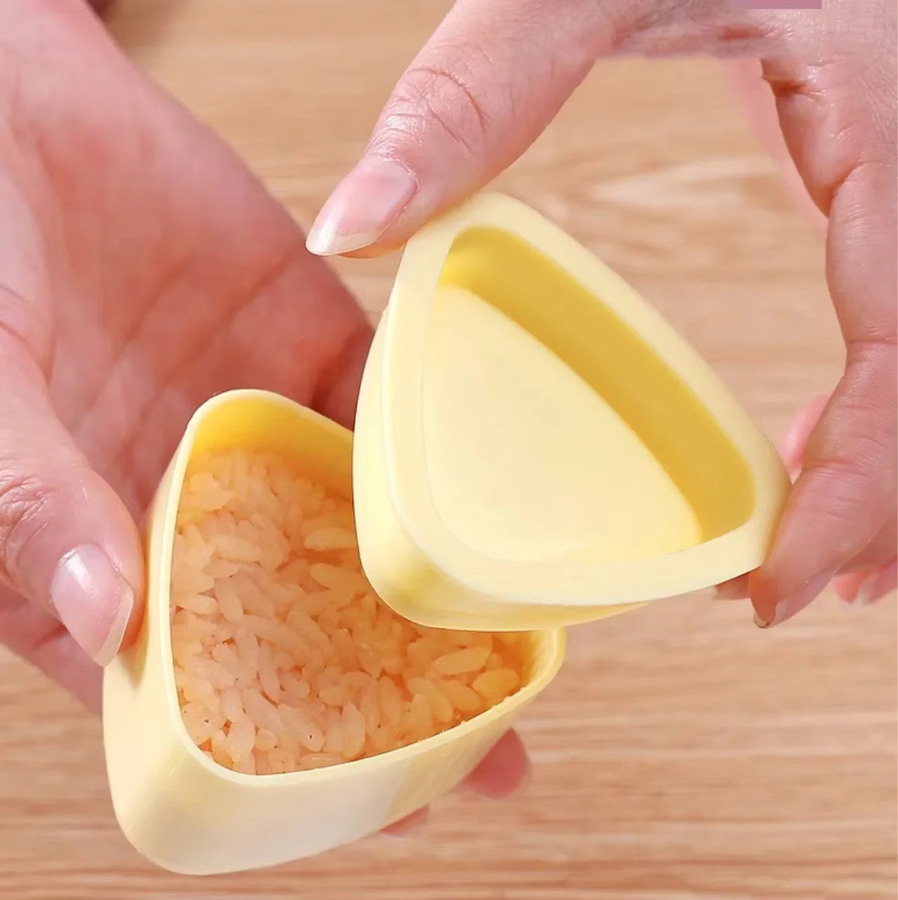 Onigiri Maker Set Dreiecks Sushi Form aus Kunststoff in Gelb für japanische Bento Küche - Bild 2