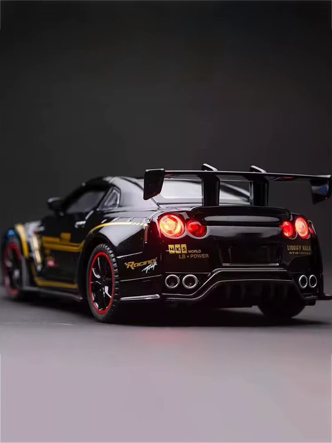 Maisto GTR R35 Modellauto, 1:32, Metall, mit Licht und Sound - Bild 6