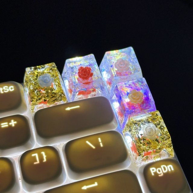Personalisierte Harz-Rosenblüten-Tastenkappen für mechanische Tastaturen mit Kreuzschaft in Transparent mit Silber- und Gold-Folien-Effekt - Bild 1