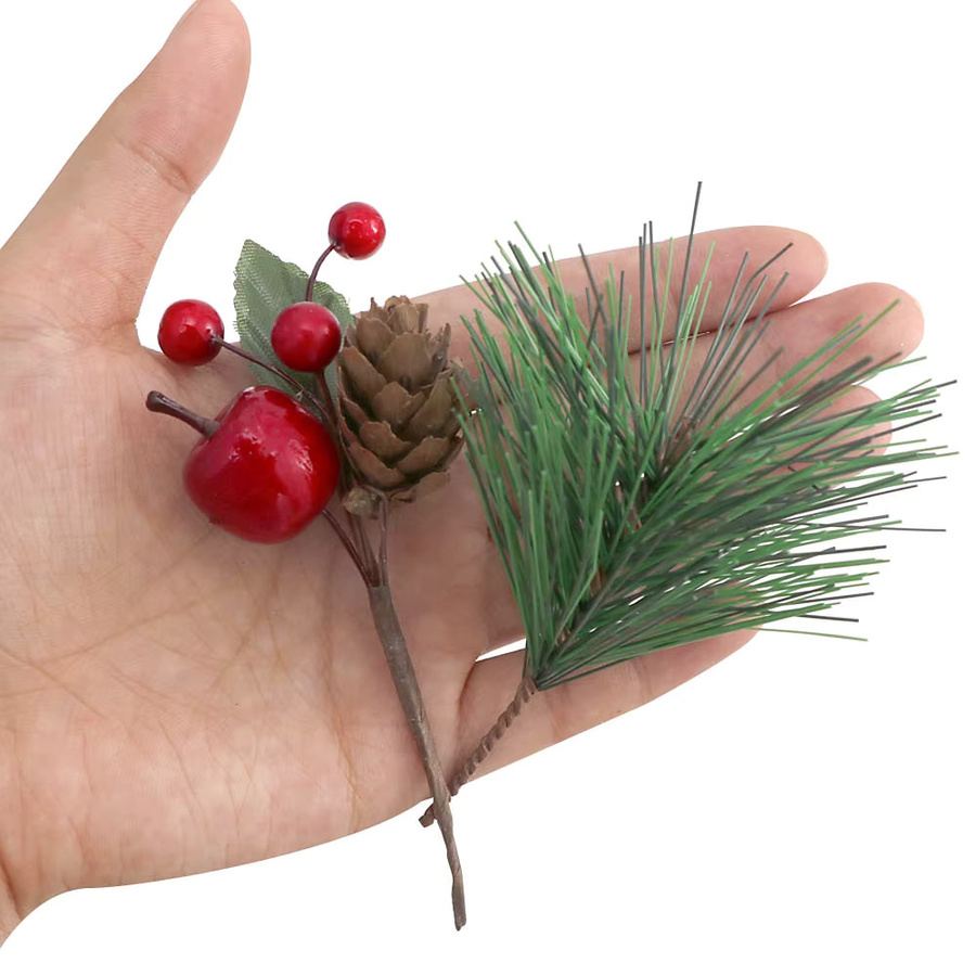 Ywbeads 7 Stück künstliche Weihnachtsdekoration aus Kunststoff mit Tannennadeln, Tannenzapfen und Stechpalmenzweigen in Multicolour für Blumenhandwerk und Tischdekoration - Bild 3