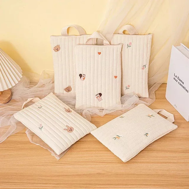 DANIVIVI Baby Windeltasche aus Baumwolle mit Bär-Stickerei als tragbarer Windel-Organizer und Wickeltasche - Bild 1