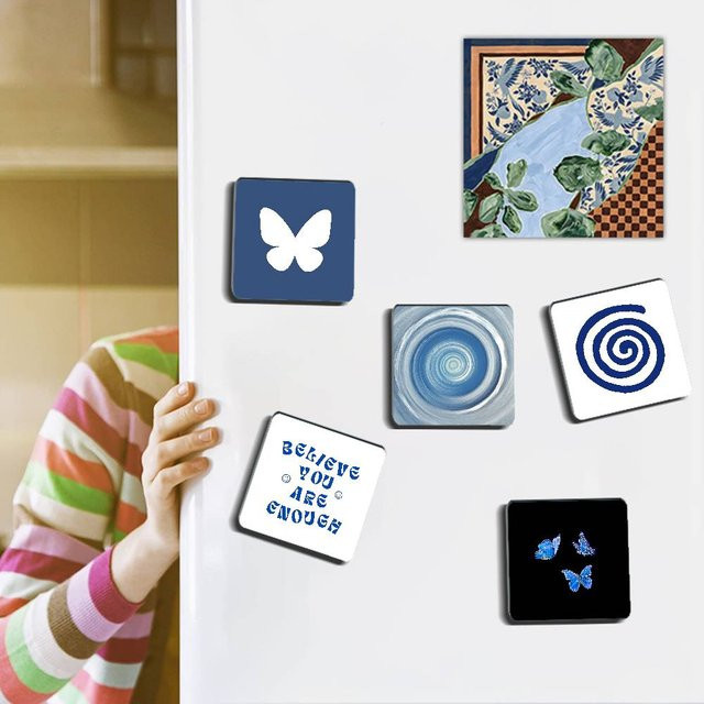 Dekorative Kühlschrankmagnete im blauen Design mit Sternen, Herzen und Katzenmotiven für deine Home Decor Gestaltung - Bild 1