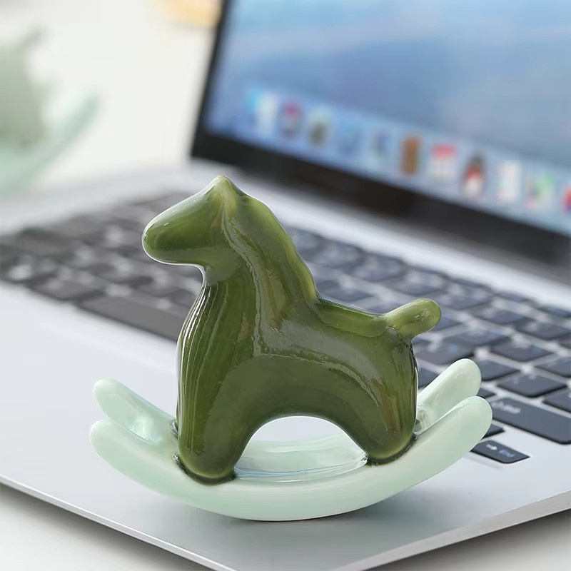 WHPHous Keramik-Pony-Ornament Schaukelpferd in Weiß als Sammlerstück für Teezeremonie oder Schreibtisch - Bild 2