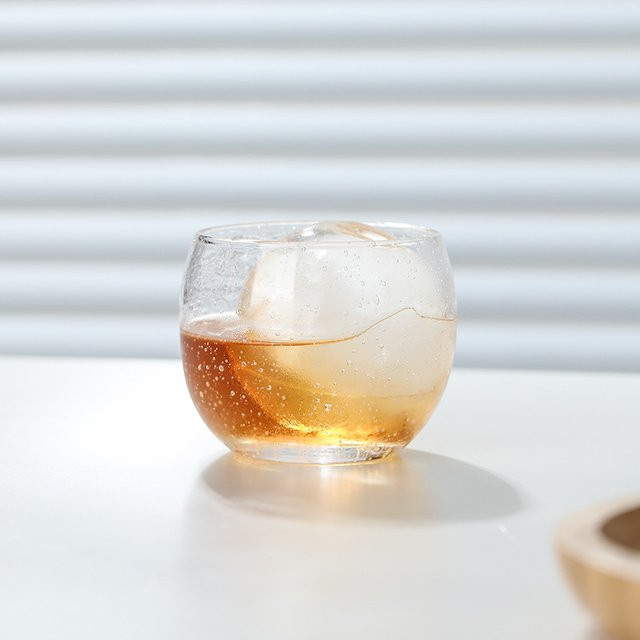 Handgeblasener runder Glasbecher Tumbler aus transparentem Glas für Whiskey, Champagner und Cocktails - Bild 1