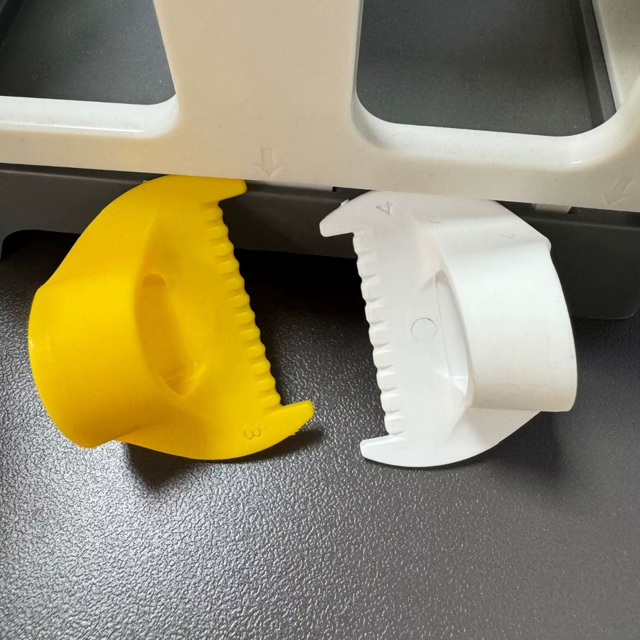 Handnähhilfe aus Kunststoff für Anfänger und Senioren mit 3 mm und 4 mm Abstand zur Vermeidung von Springstichen in Weiß und Gelb - Bild 2