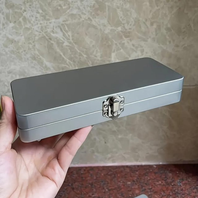 Robuste Metallbox mit Deckel in Silber für Bürobedarf und Kosmetika - Bild 1