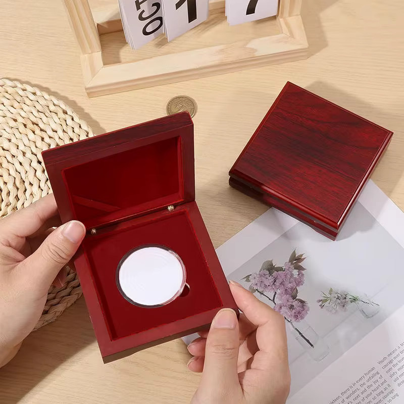 Challenge Coin Holz-Präsentationsbox in Dunkelrot mit Samt-Inlay für 1,65-Zoll-Münzen und Auszeichnungen - Bild 2