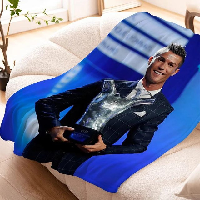 ZbrFourteen Fleece-Sofadecke Cristiano Ronaldo in Blau, weich und flauschig, B/B: 75 x 90 cm - Bild 1