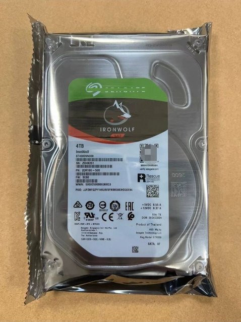 Seagate IronWolf 4TB ST4000VN008 Interne SATA HDD 3,5-Zoll mit 5900RPM und 64MB Cache in Silber - Bild 1