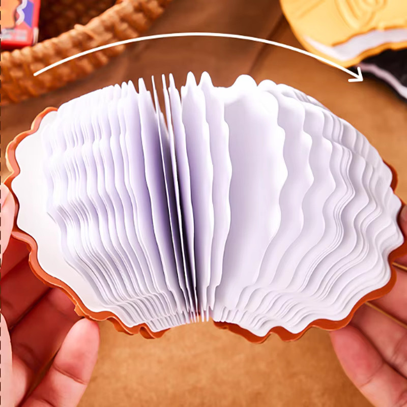 Kompaktes Mini-Notizbuch in Dessertform mit Hardcover und unbeschriebenen Seiten in Multicolour - Bild 4