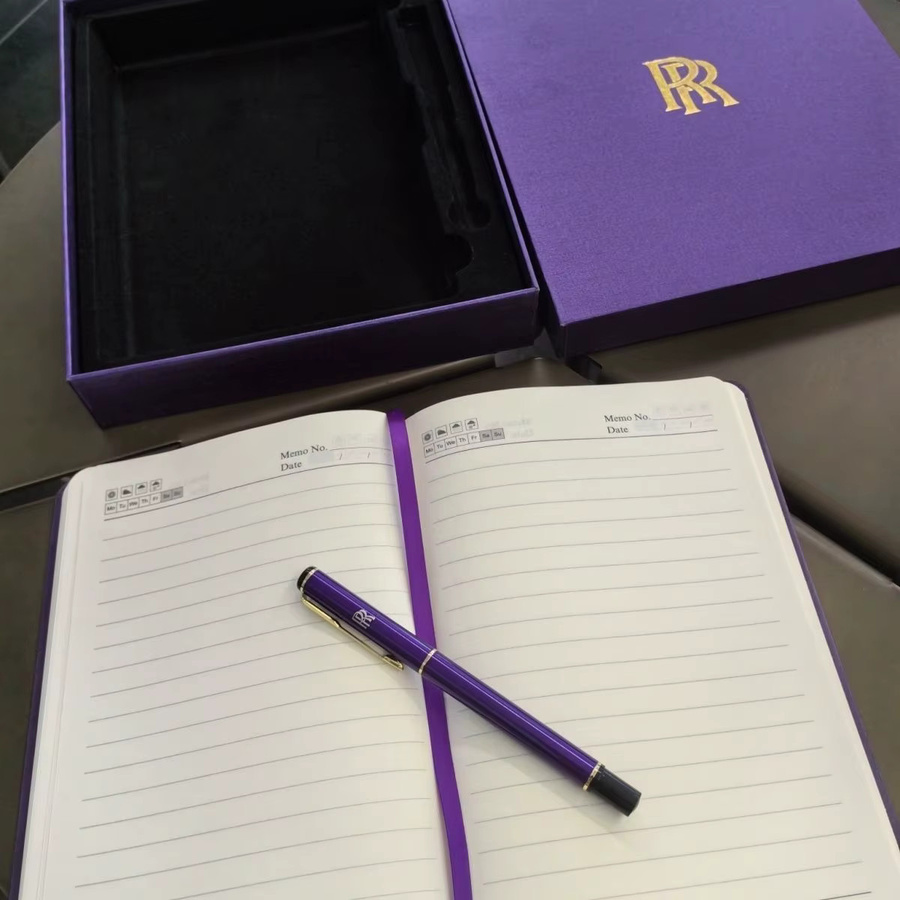 Rolls-Royce Luxuriöses Notizbuch-Geschenkset mit Schlüsselanhänger, Hardcover, liniert, Farbe: Lila - Bild 2