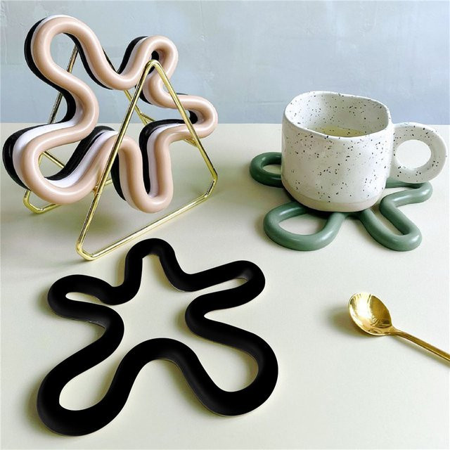 2er-Set Geometrische Silikon Tischsets und Untersetzer in Grün und Multicolour, Hitzebeständig und Rutschfest zum Schutz deiner Möbel - Bild 1