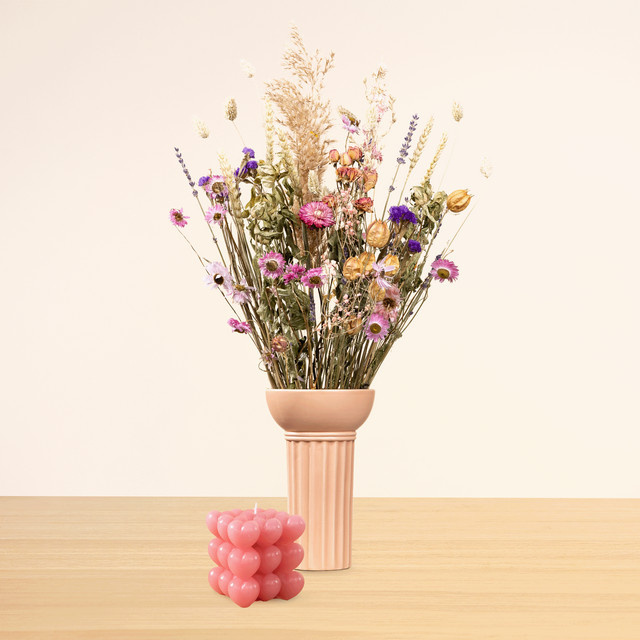 Blume2000 Wildblumen Trockenblumenstrauss mit Herz-Bubble-Kerze in Pink, Purple und Multicolour - Bild 1