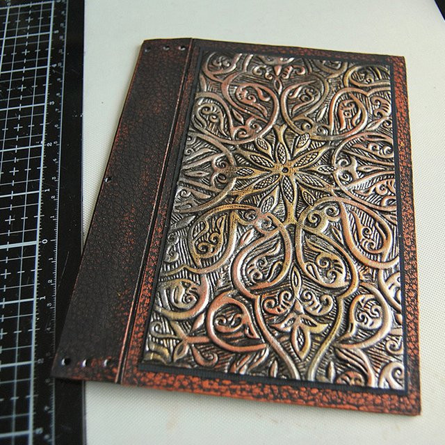 3D-geprägter Bastelordner mit silbernem Blumenmuster aus Kunststoff für DIY-Sammelalben und Kartenherstellung - Bild 1