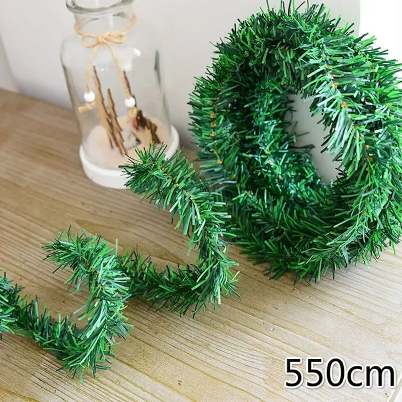 Grüne Weihnachtsdekoration als Girlande aus Kunststoff im Botanical-Design, 5,5 m Länge - Bild 1