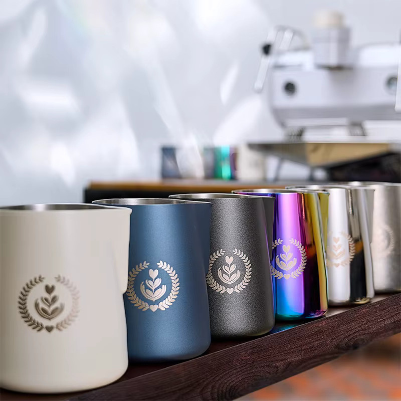 Muvna Milchaufschäumkrug aus Edelstahl für Espresso und Latte Art in Beige - Bild 2