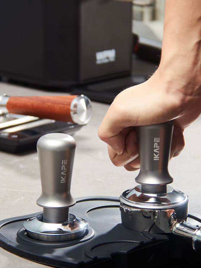IKAPE V3 Espresso-Tamper aus Edelstahl in Silber mit kalibrierter federbelasteter Basis - Bild 5