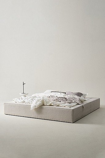 TRIBIO Bettgestell mit gepolstertem Bouclé-Stoff aus Massivholz in Beige oder Grau, B/T/H: 180 x 200 x 230 cm - Bild 1
