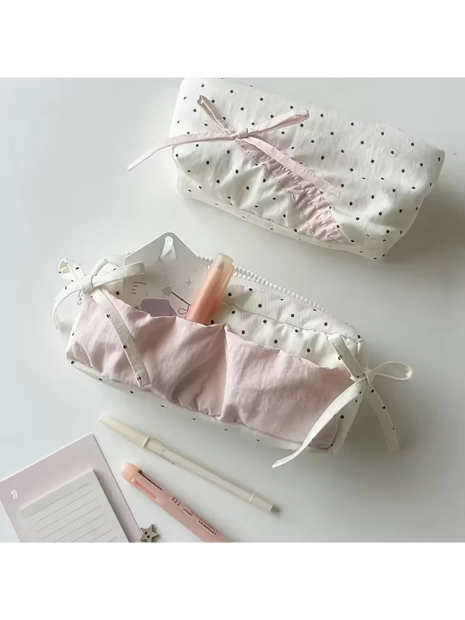 Niedliches Federmäppchen mit Polka Dots und Erdbeermuster in Weiß und Rosa mit Reißverschluss und Herz-Schleifendesign - Bild 3