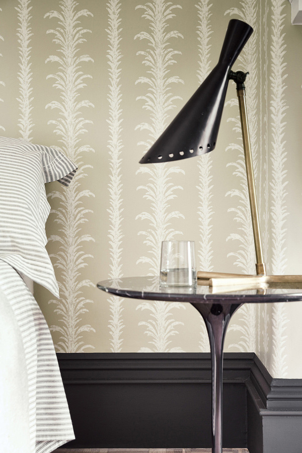 Little Greene Tapete Lauderdale Stone in Grün und Beige mit botanischem Abstract-Muster aus Vlies - Bild 1