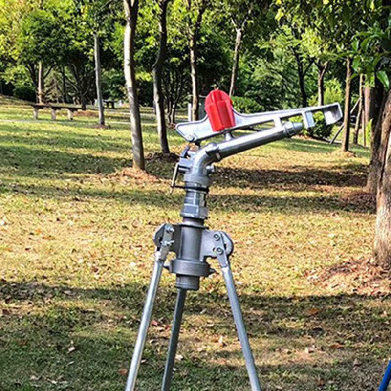 Einstellbarer Bewässerungs-Sprinkler aus Zinklegierung mit 1,5 Zoll Düse in Silber und Rot - Bild 2